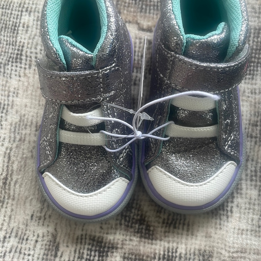 Baby Toddler Girl’s size 6 See Kai Run Basics Belmont Sneakers - Silver - Picture 5 of 7